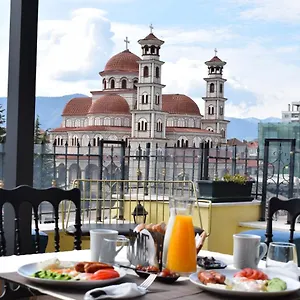 Bocca 4*, Korce Albanië